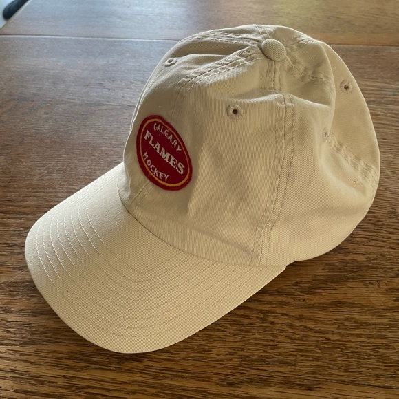 Calgary Flames Adult Hat in excellent condition OSFA - Picture 2 of 4